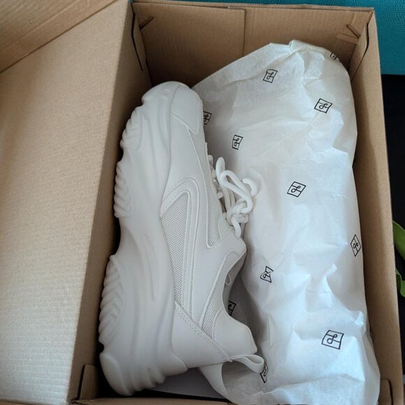Women's Call it Spring - White Bed Foam Vegan Chunky Sneakers 7.5 - Picture 8 of 8